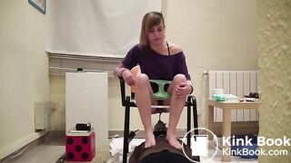 Spanish girls pooping on slave (22)