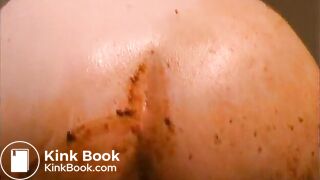 OLDER MILF LOVES PLAYIN IN HER POOP