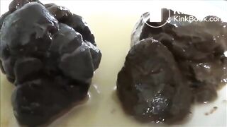 Hot babe shitting a hard one