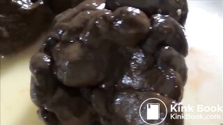 Hot babe shitting a hard one