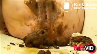 Hot BBW stuffing her cunt with shit