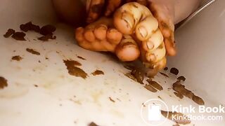 Clean my dirty feet!  LucyScat