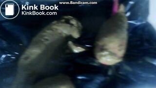 Enormes gotas de orina estallan antes de una gran liberación de la caca