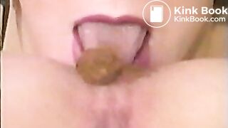 2 girls play with shit