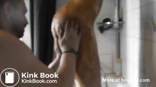 Süsses Deutsches Mädchen genießt scheissebad