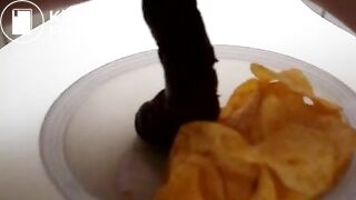 Chips mit Scheisse, Pisse und Sperm