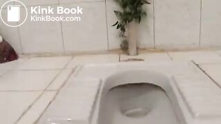 Amateur Babe Pooping #31