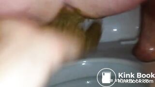 Close Up On Shitty Assfingering