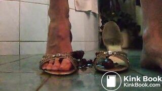 Scat_in_gold_Sandals