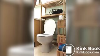 Amateur shitting on cam