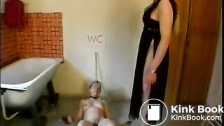 Femmes Latrines - Scene 3