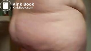 BBW SHOWS HER DIRTY ASS