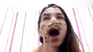 Latina Smears And Swallows Shit