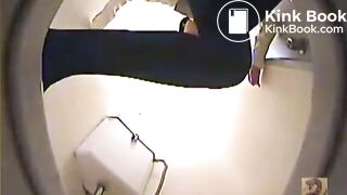 Asian Spy Cam Catches Shitting