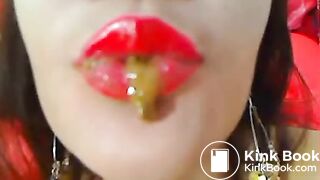 COM - Go Ahead She Isn't Looking!   Scat Sept05  Absolutely Incredible Amazing CamGirl