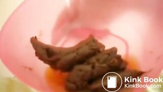 In der Plastikschüssel serviert