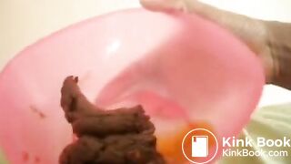 In der Plastikschüssel serviert