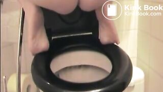 Amateur chick shitting in the toilet - Scat Video Collection