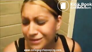 AmazingGirlsPooping (6)