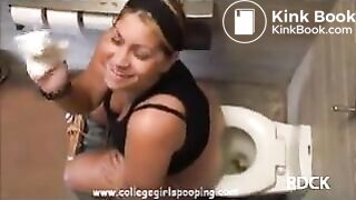 AmazingGirlsPooping (6)