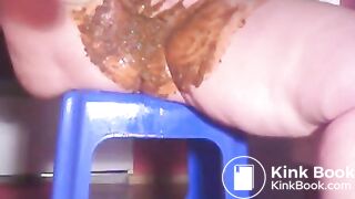 BBW SHIT SMEARS HER PUSSY