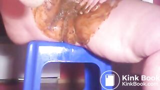BBW SHIT SMEARS HER PUSSY