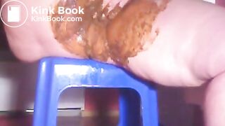 BBW SHIT SMEARS HER PUSSY