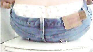 Shitting Jeans and then sitting in it - Video