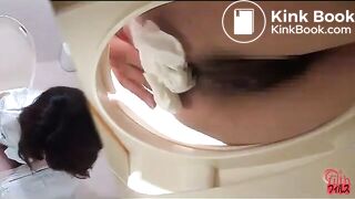 Young_Asian_wakes_up_and_goes_to_shit_-_Girls_poop