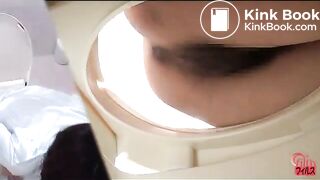 Young_Asian_wakes_up_and_goes_to_shit_-_Girls_poop