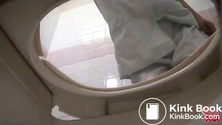 Young_Asian_wakes_up_and_goes_to_shit_-_Girls_poop