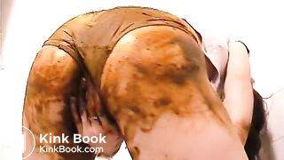 Marina shitty in the tub