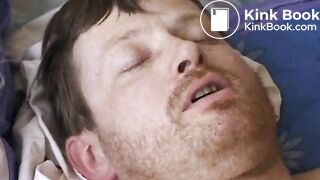 Un mec russe bouffe le fion plein de bouse de sa voisinemp4