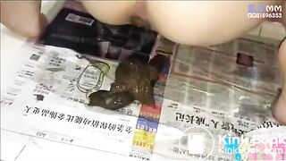 Asian Babe eats her shit