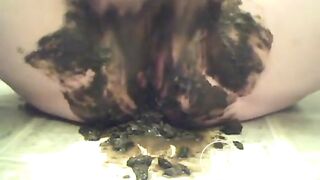 Chubby Teen Scat Smearing Solo
