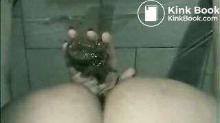 Scat: Brazilian Solo in the Bathroom