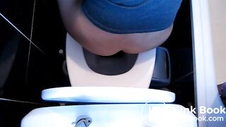 toilet 2 F