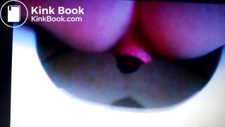 Amateur milf taking a shit