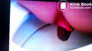 Amateur milf taking a shit