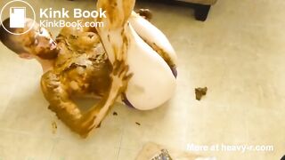 Heisse Sau sammelt Scheisse in Tüten