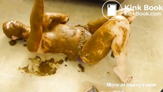 Heisse Sau sammelt Scheisse in Tüten