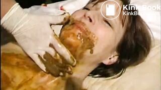 Scat_Kaviar_Junge_Sklavin_angeschissen_von_Herrin_3494956