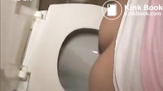 AmazingGirlsPooping (5)