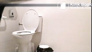 1 farts pussy-peeing