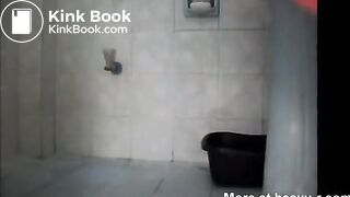 Big Booty Woman Shitting On The Floor