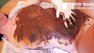 scat show in orange pantyhose