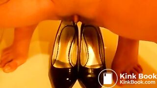 Shoe Heels Scat piss pee 3