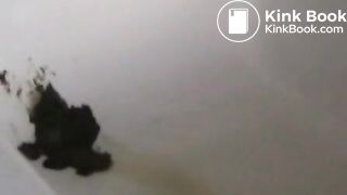 in die Wanne gekackt