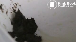 in die Wanne gekackt