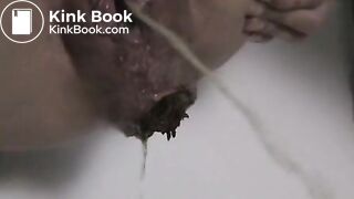 in die Wanne gekackt